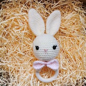 CREAM BOW RABBIT RATTLE