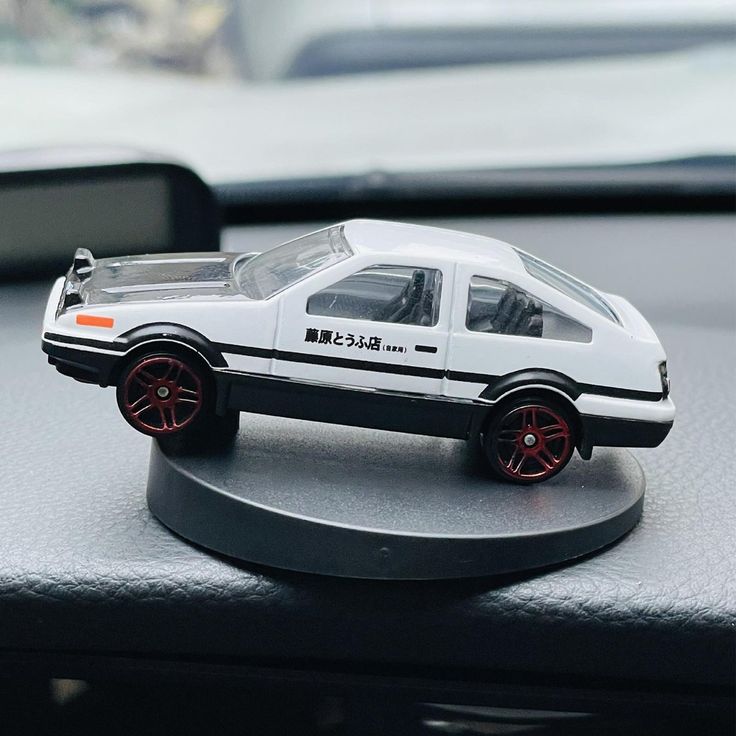 TOYOTA DRIFT CAR ORNAMENT