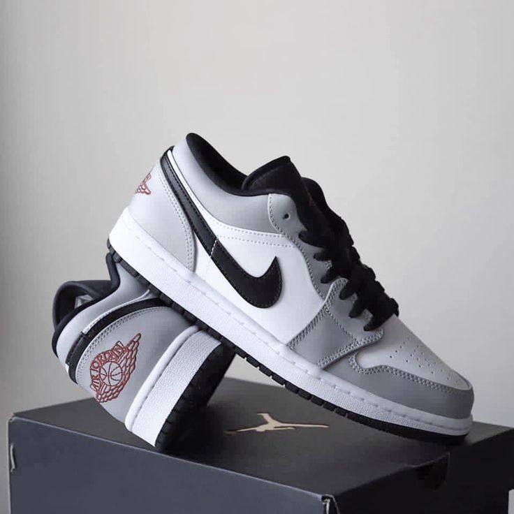 Nike Air Jordan Retro 1 Low Smoke Grey