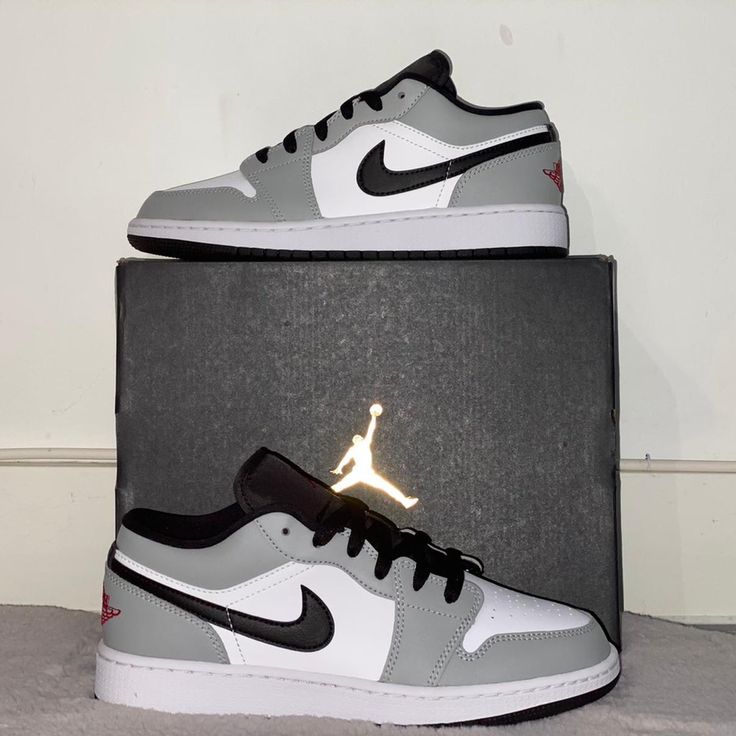 Nike Air Jordan Retro 1 Low Smoke Grey